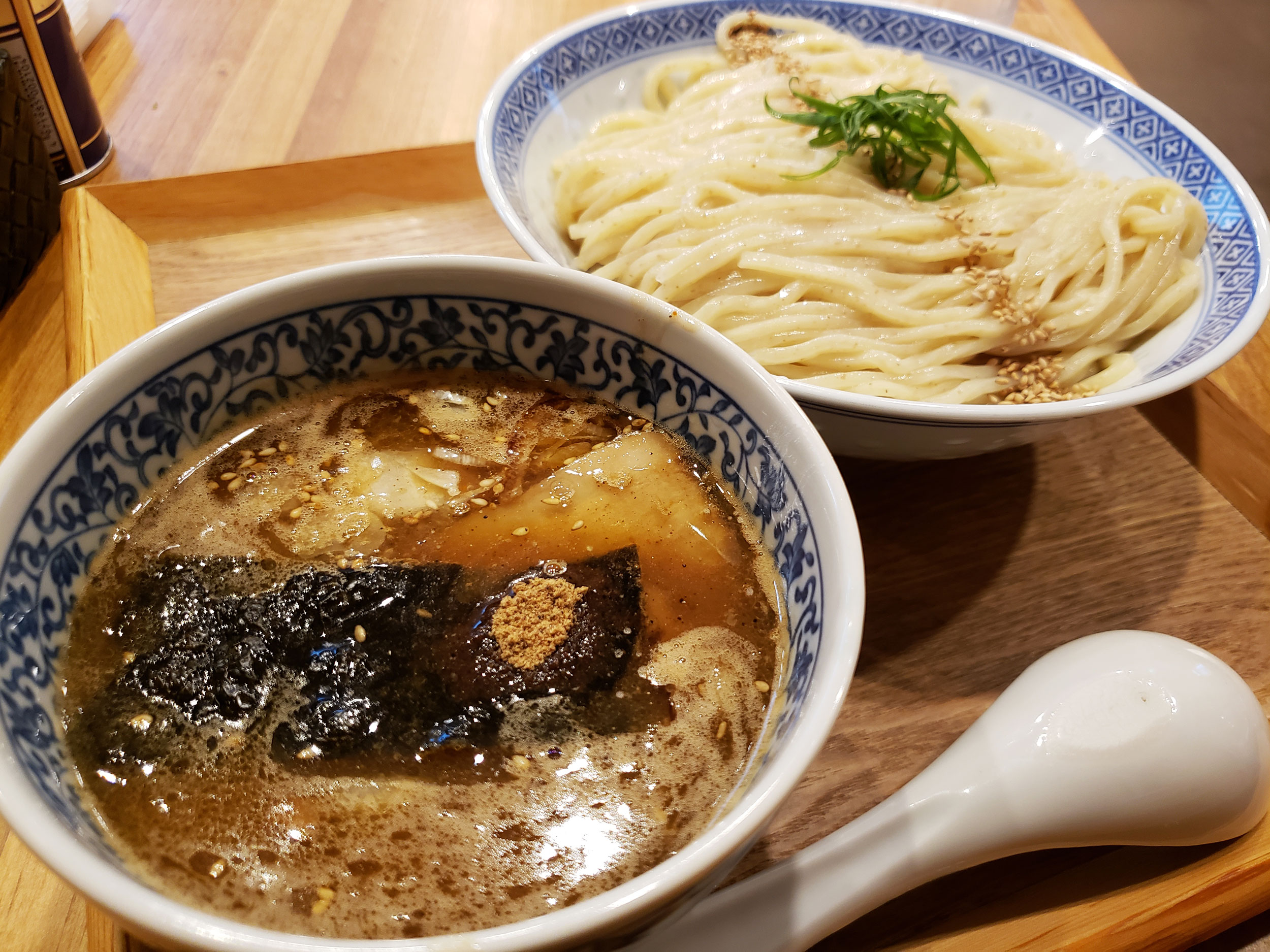 「日の出製麺 三条工場」濃厚煮干つけ麺