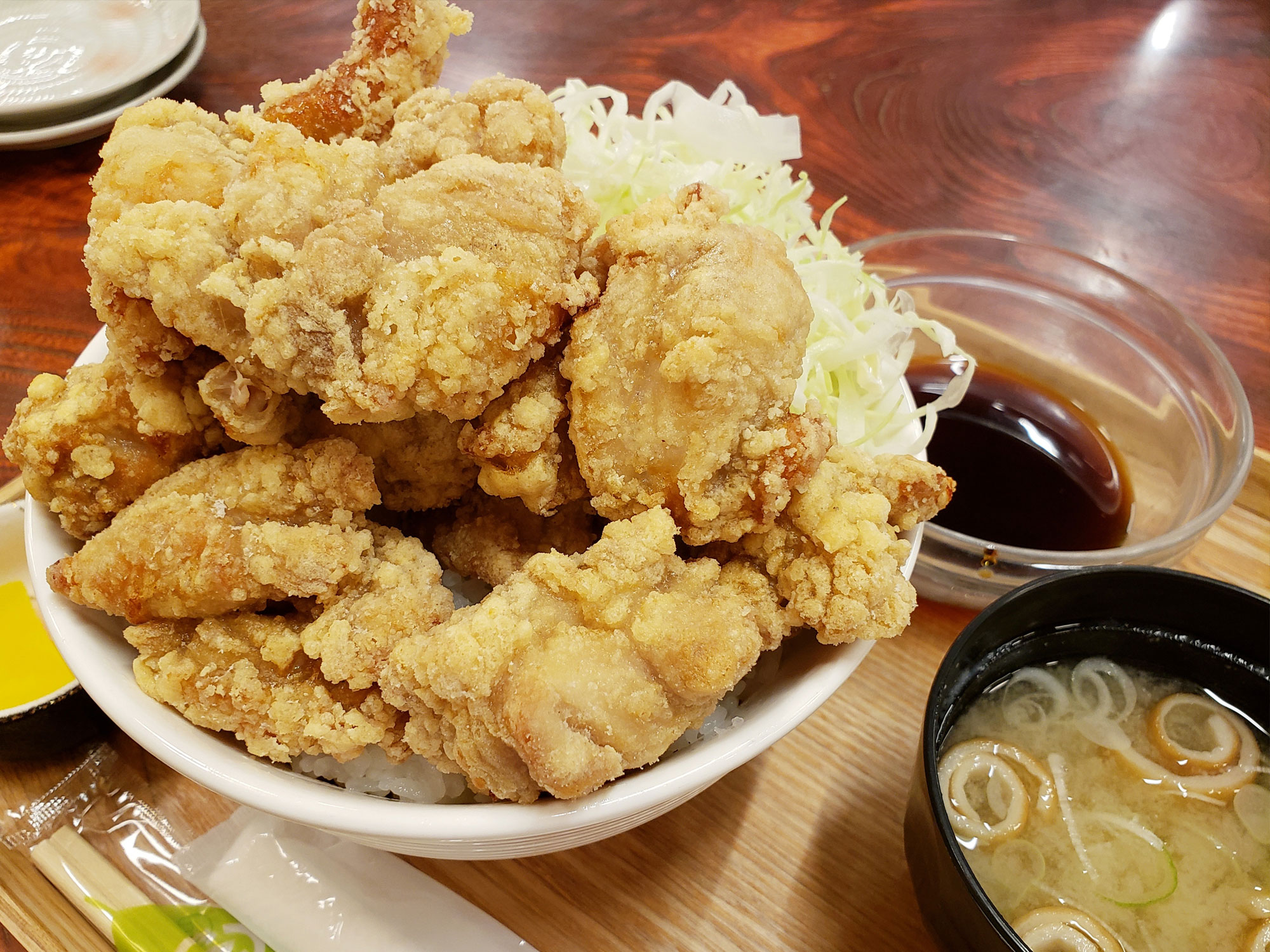 「ちぢみの里」山盛りから揚げ丼