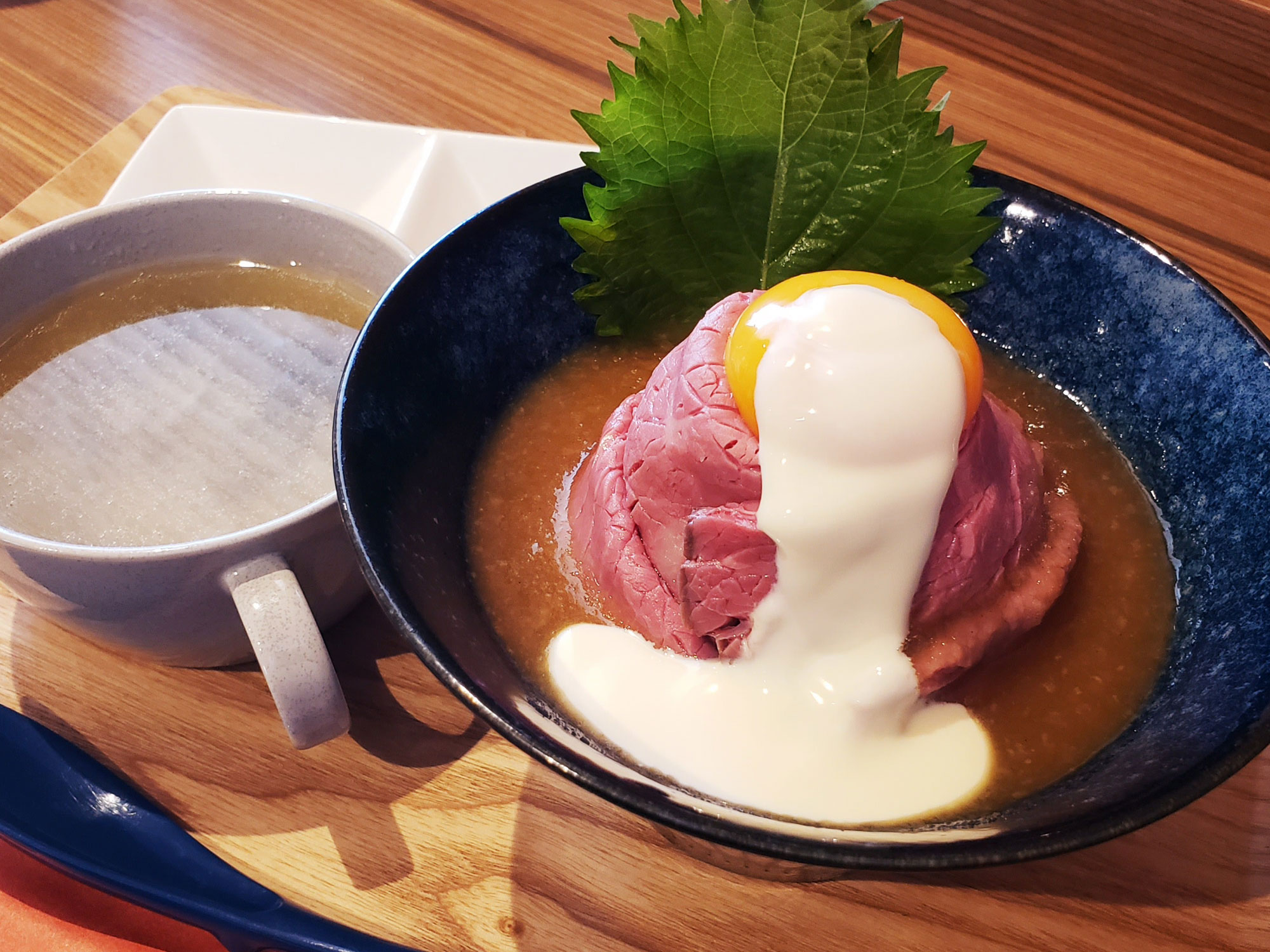 「早亀食堂」ローストビーフ丼