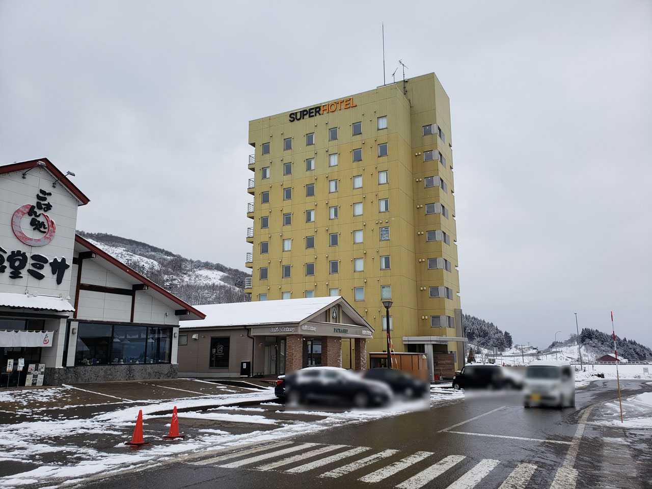 スーパーホテル新井・新潟 駐車場