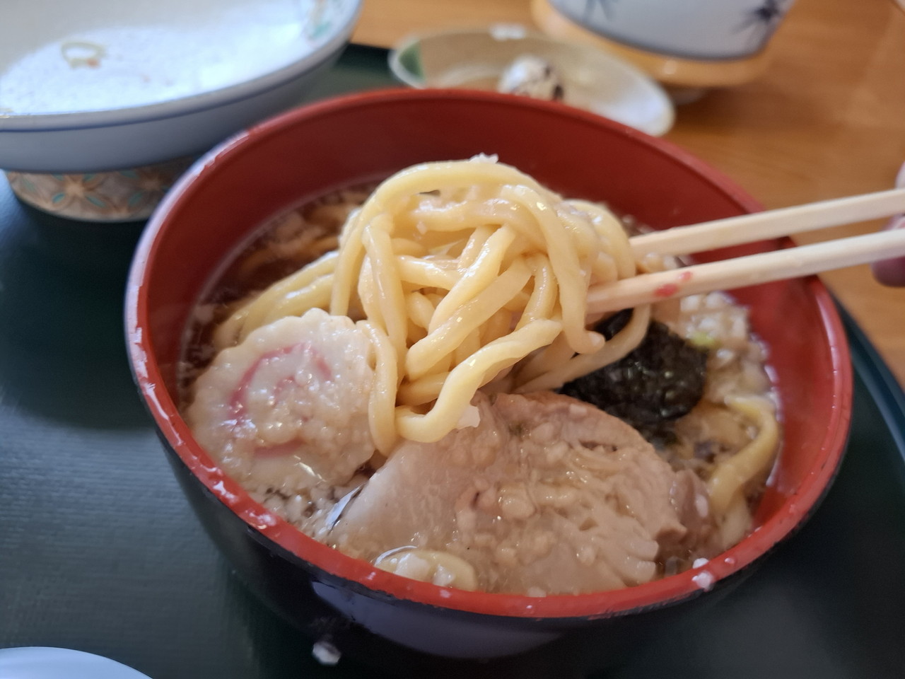 「食事処 日の出」ラーメン