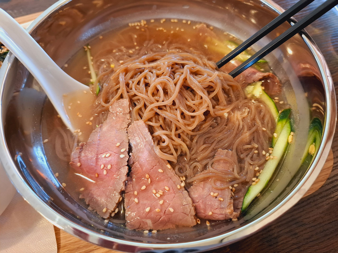 「bubu食堂コリアンレストラン」ローストビーフ冷麺