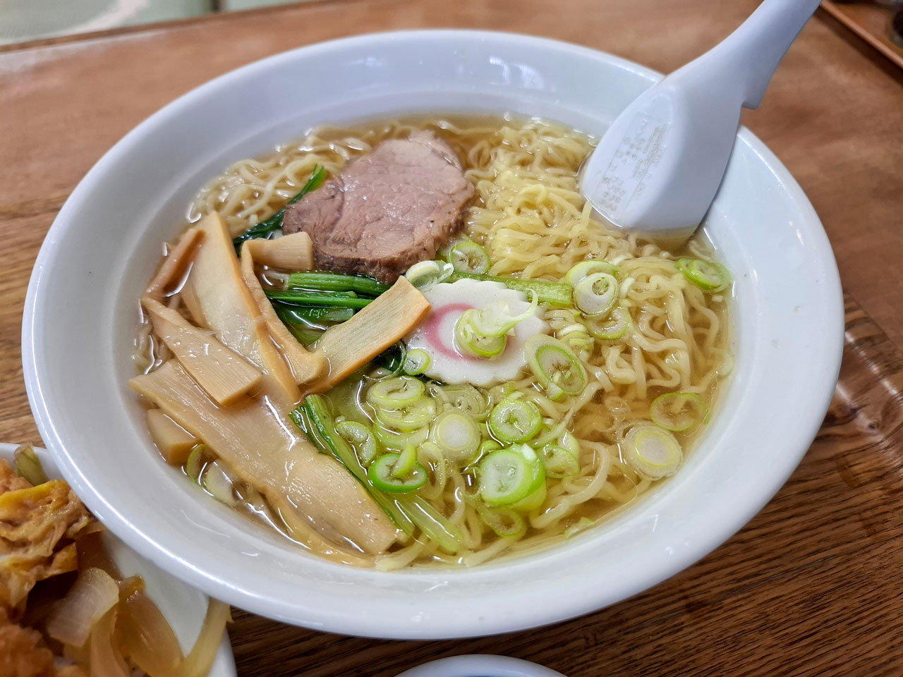 琴吹食堂のラーメン