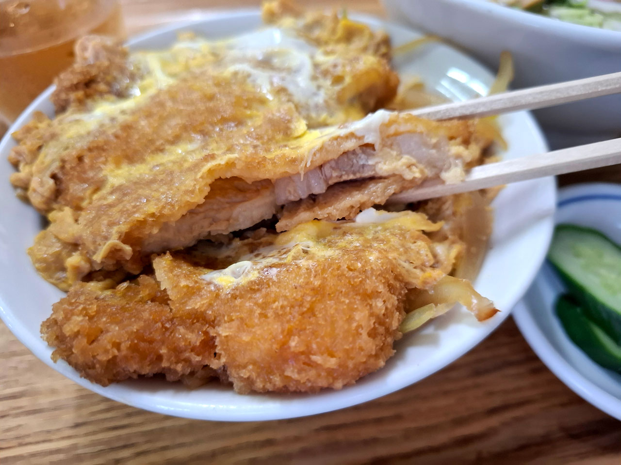 琴吹食堂の玉子とじカツ丼の断面