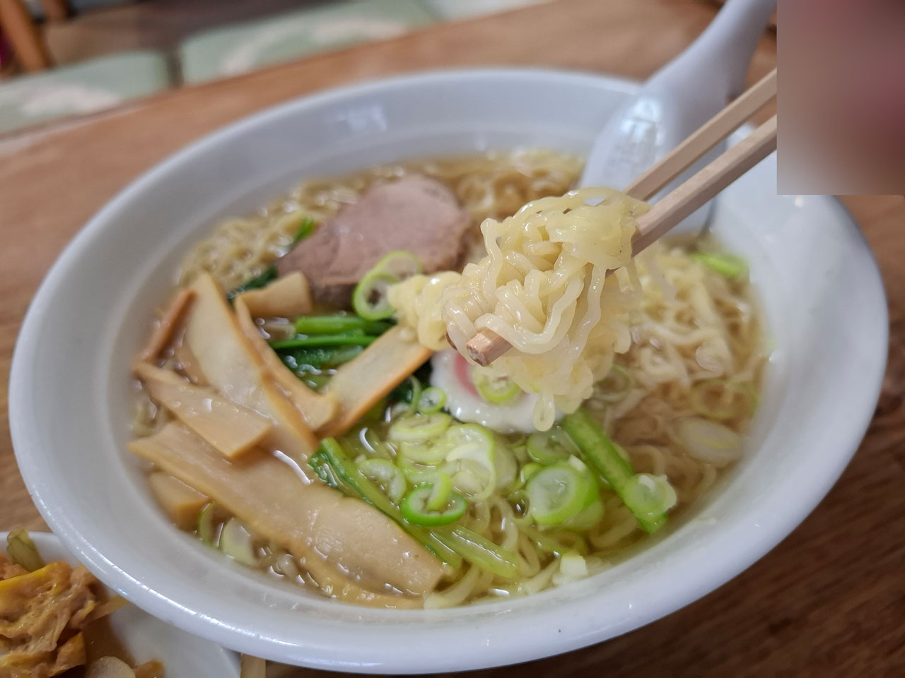 琴吹食堂のラーメンの麺