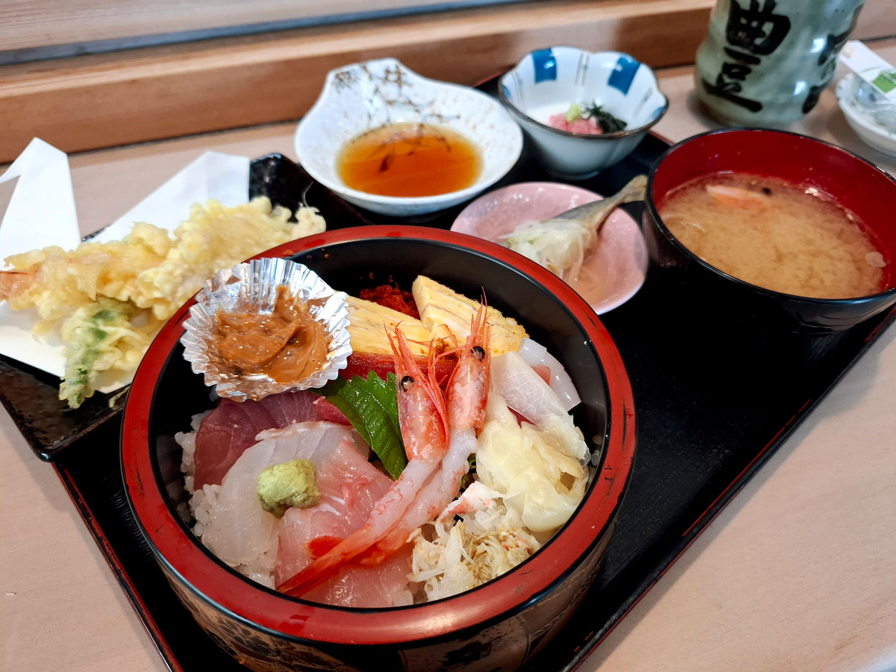 鮨豊富 生ちらし定食