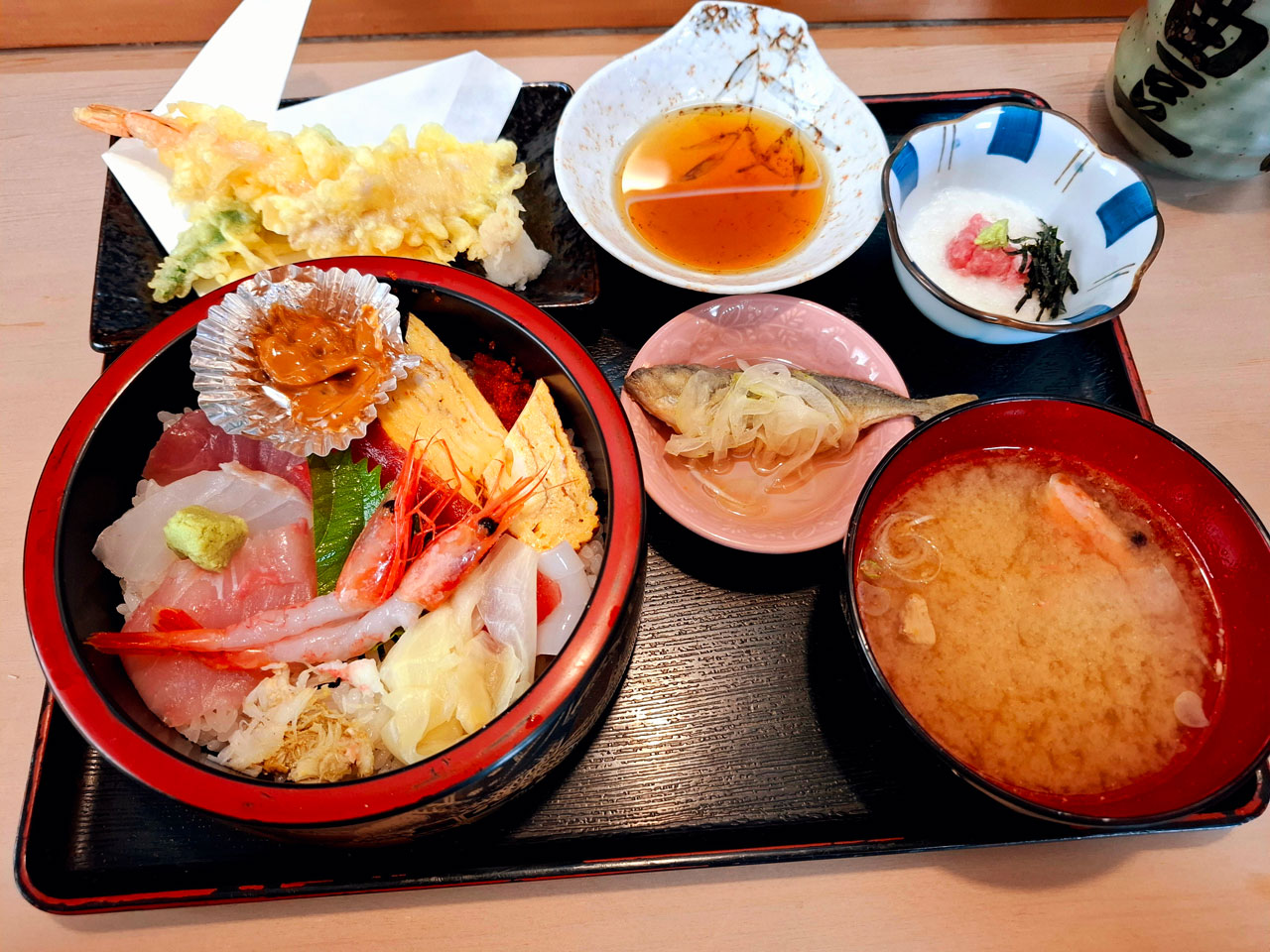 鮨豊富 生ちらし定食