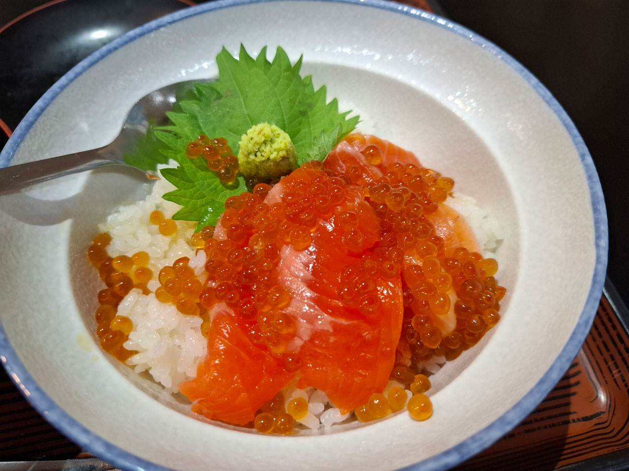 鮭いくら丼のサーモンとイクラ