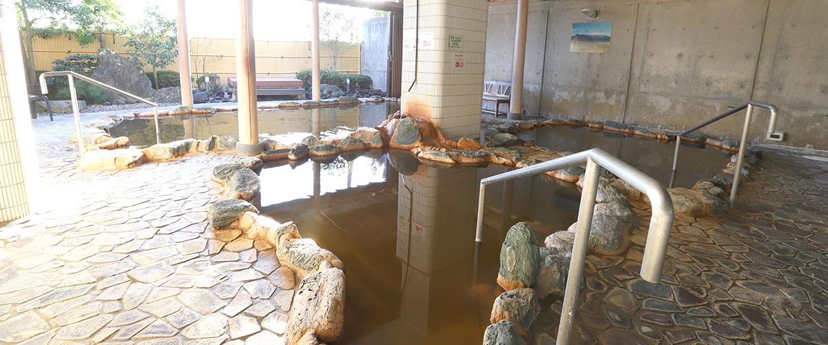 安田温泉やすらぎ 男湯の露天風呂