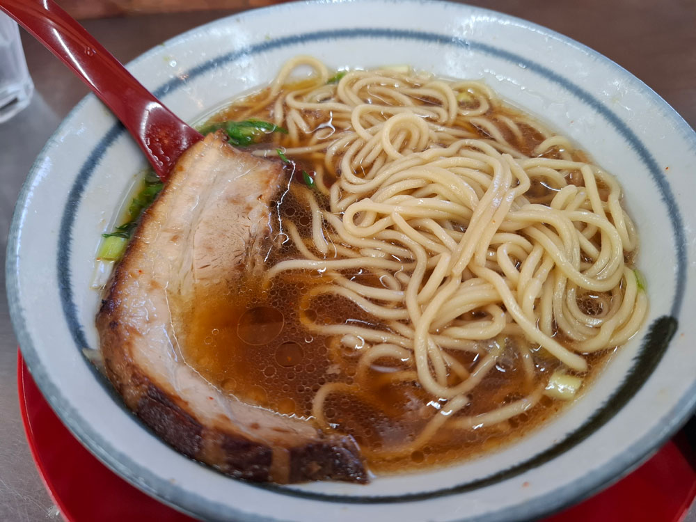 だしだ醤油ちゃーしゅー 大盛りの麺