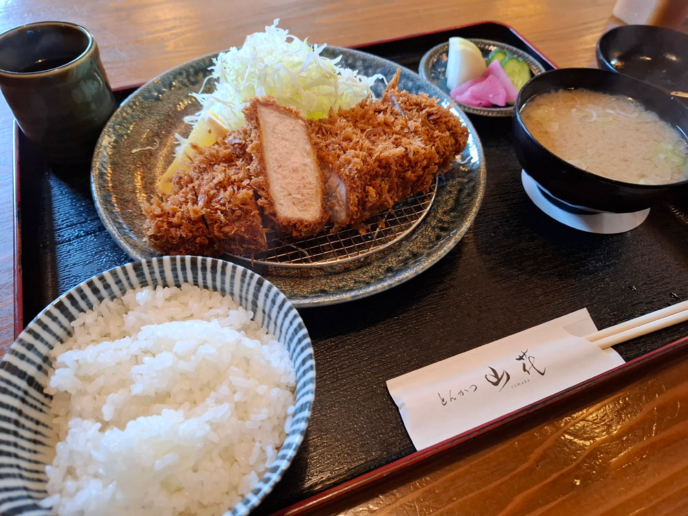 とんかつ山花 厚切りロースかつ定食