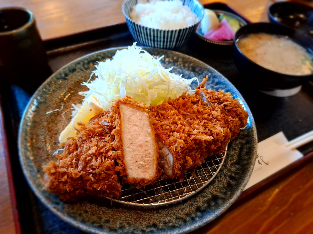 とんかつ山花 厚切りロースかつ定食