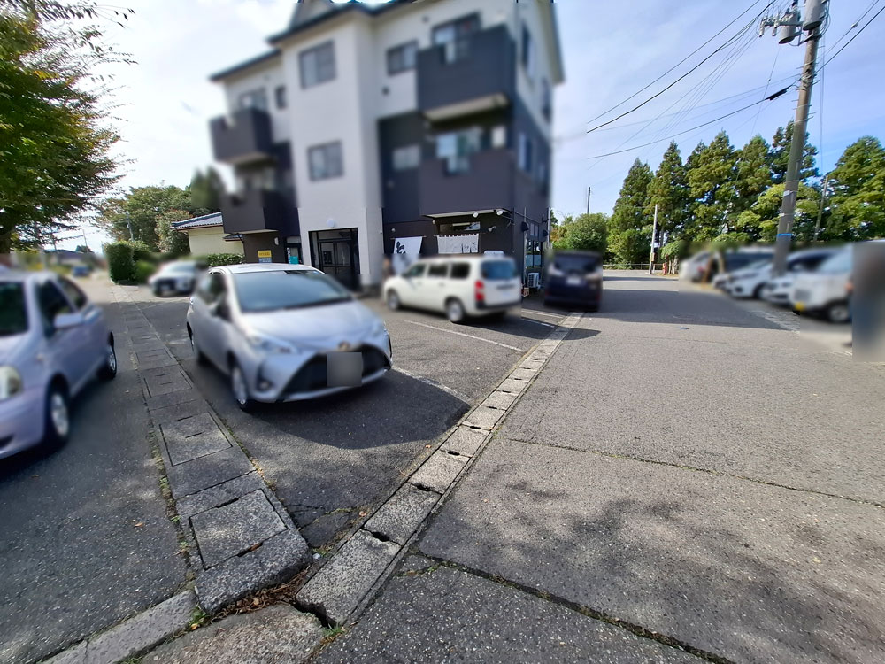 とんかつ山花 駐車場