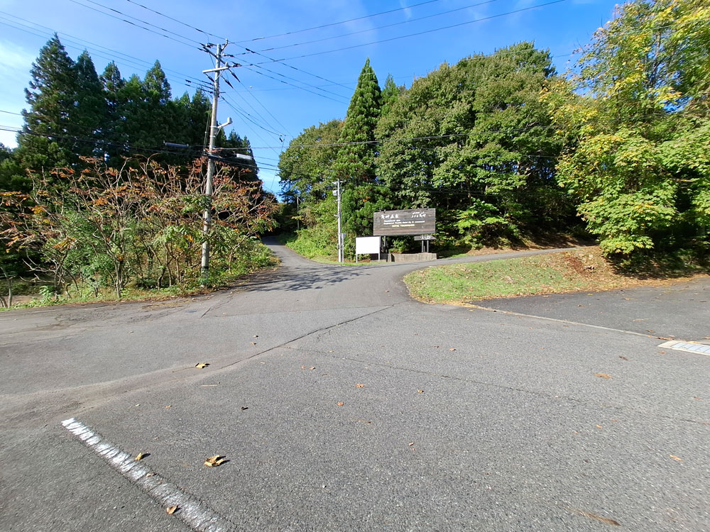 ホテル角神 入り口前の道路