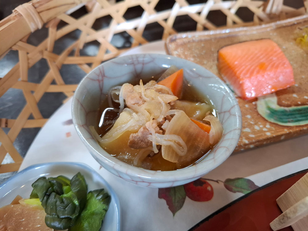 朝食 肉じゃが