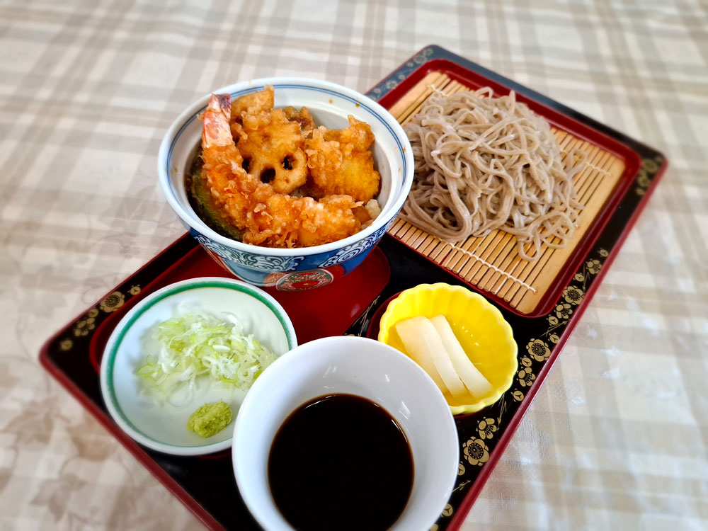 蕎麦ランチ 斜めからのアングル