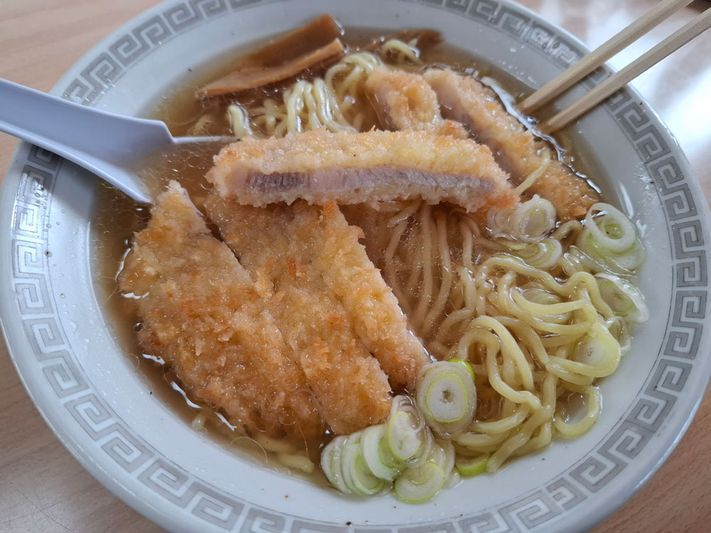 カツラーメン 分厚いカツ