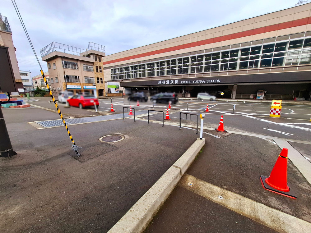 越後湯沢駅西口駅前広場