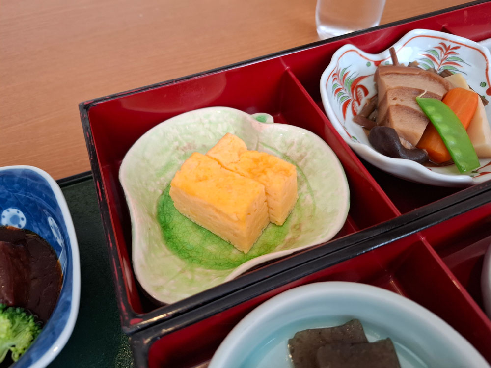 越後のお宿いなもと 朝食の厚焼き玉子