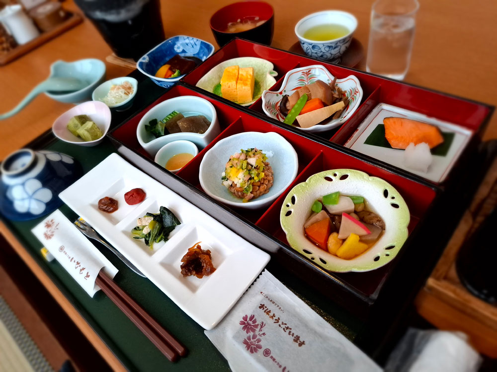 越後のお宿いなもと 朝食の料理