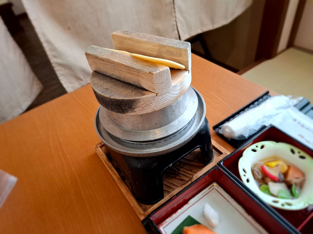 朝食 ご飯の釜