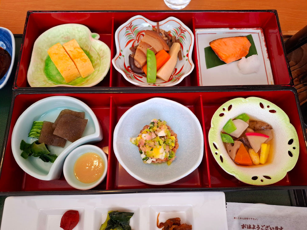 越後のお宿いなもと 朝食の小鉢