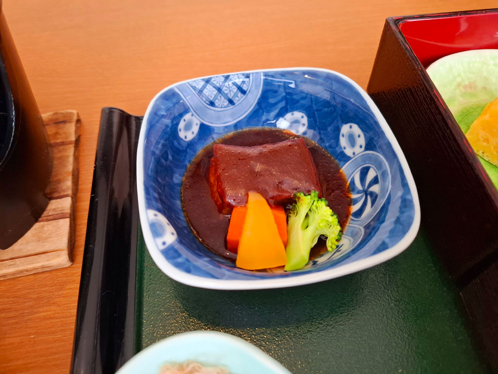 越後のお宿いなもと 朝食 ハンバーグ