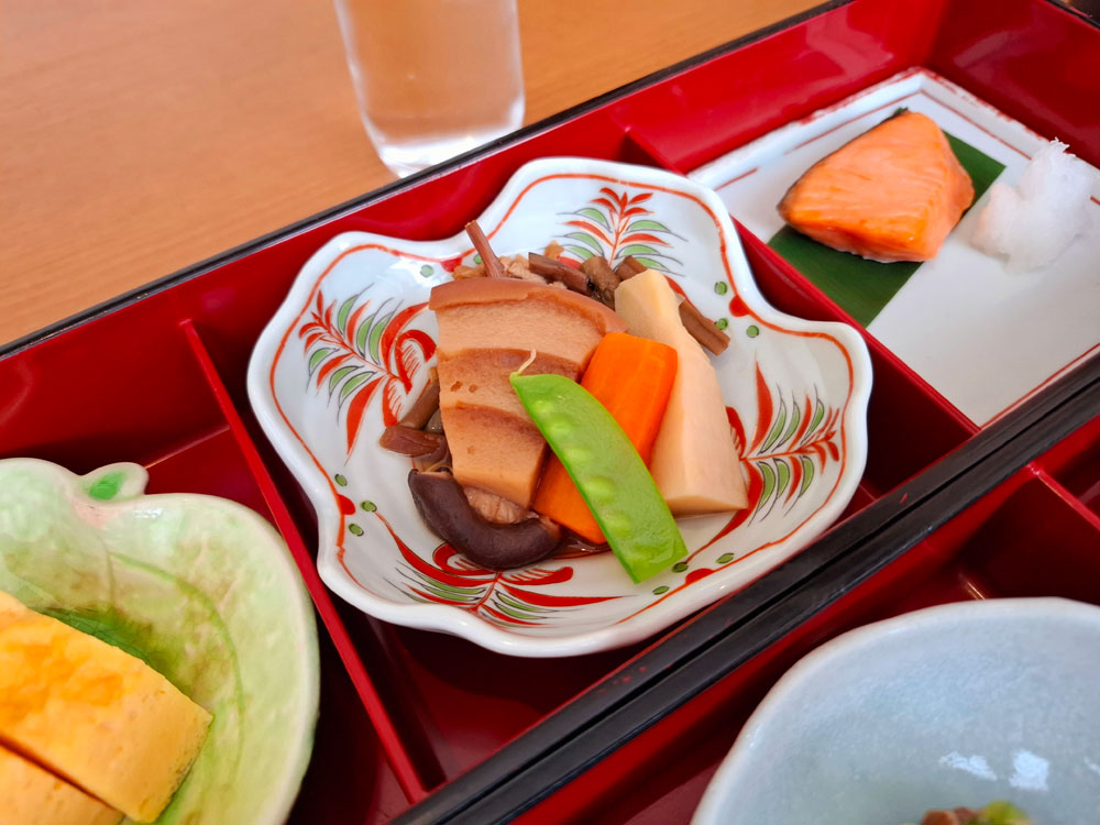 越後のお宿いなもと 朝食の煮物