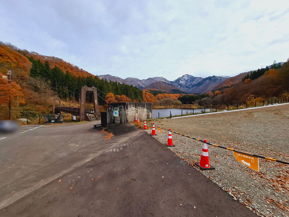 大源太湖と吊り橋